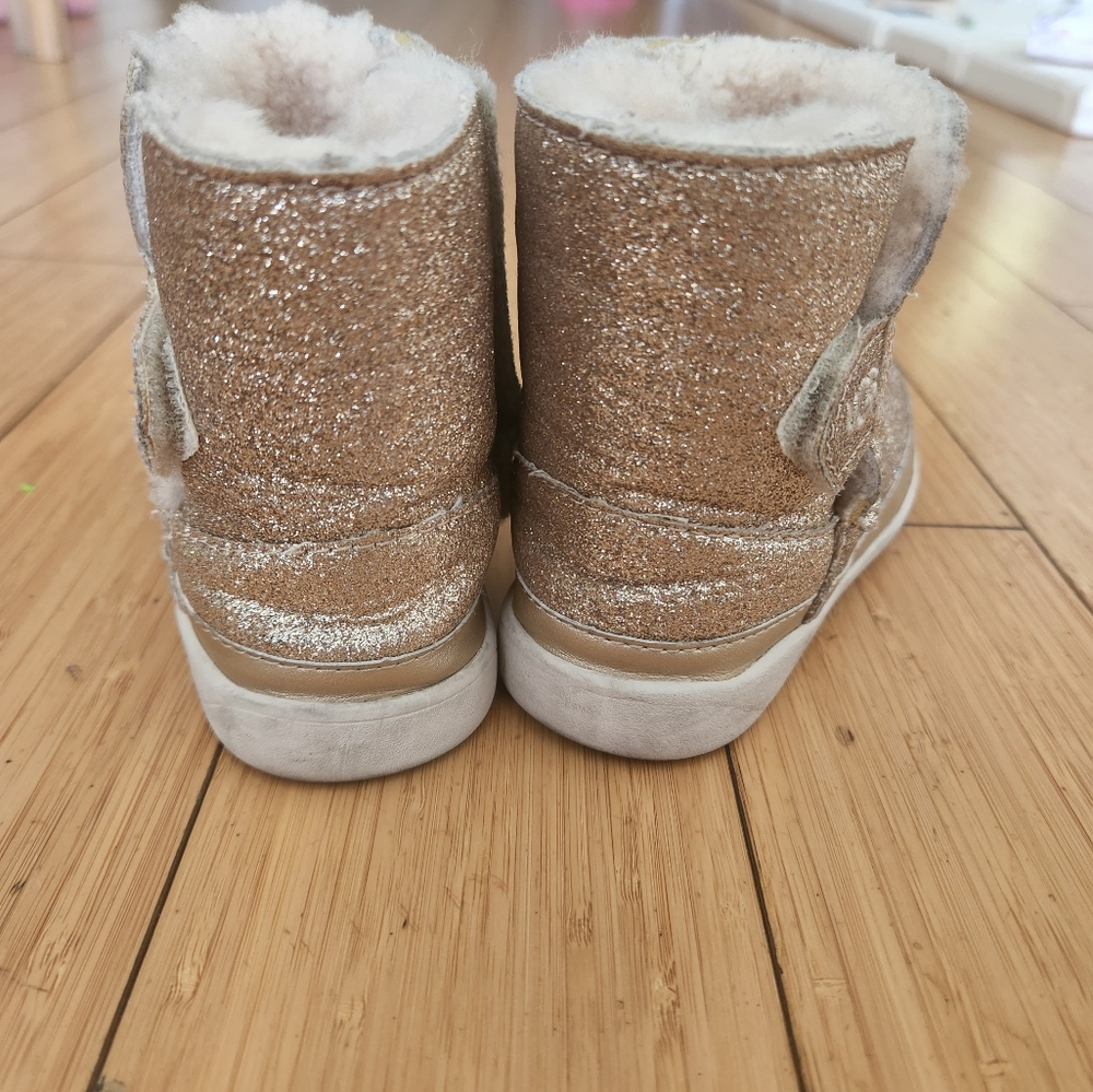 Gold glitter UGG boots - Picture 3 of 5